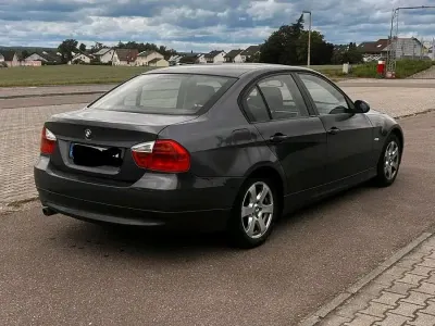 Gebraucht BMW 320 132 PS (97 kW) 2006 Grau Limousine
