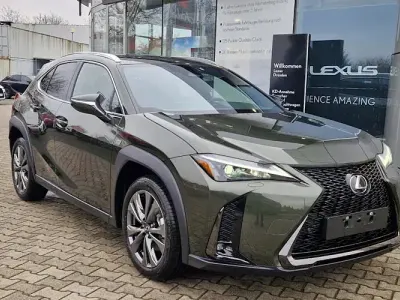 Neu Lexus UX 300h Sport Design Packet 199 PS (146 kW) 2026 Grün SUV