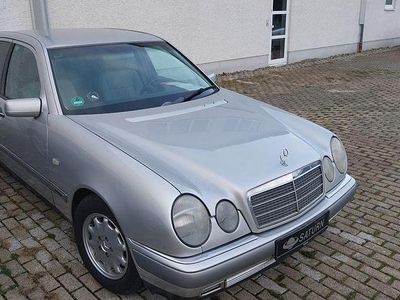 Mercedes E200