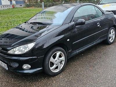 Gebraucht Peugeot 206 CC 101 PS (74 kW) 2002 Schwarz Cabrio