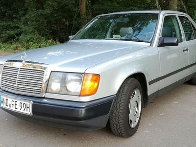 Silber Gebraucht 1986 Mercedes 200 Limousine | 7.900 €