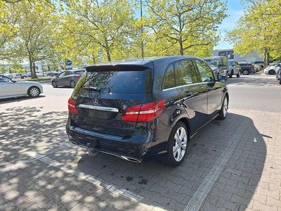 Second-hand Mercedes B200 136 CP (100 kW) 2016 Negru Monovolum