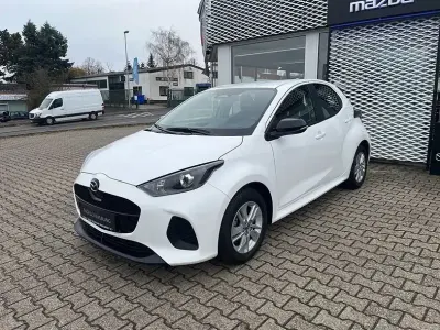 Używany Mazda 2 Center-Line 116 KM (85 kW) 2024 Biały Sedan/Limuzyna