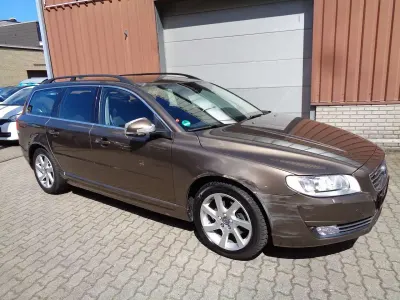 Gebraucht Volvo V70 Momentum 181 PS (133 kW) 2015 Braun Kombi