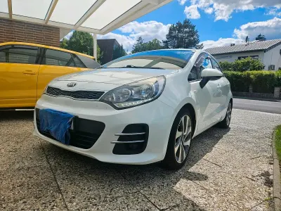 Gebraucht Kia Rio 75 PS (55 kW) 2016 Weiß Kleinwagen