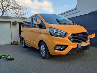 Second-hand Ford Tourneo Titanium 125 CP (91 kW) 2021 Galben Monovolum