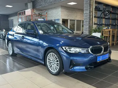 Gebraucht BMW 320e Sport Line 204 PS (150 kW) 2022 Blau phytonicblau metallic (metallic) Limousine