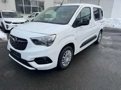 Używany Opel Combo Elegance 131 KM (96 kW) 2022 Biały Minivan
