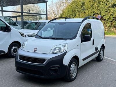 Gebraucht Fiat Fiorino 80 PS (58 kW) 2022 Rot Van / Kleinbus