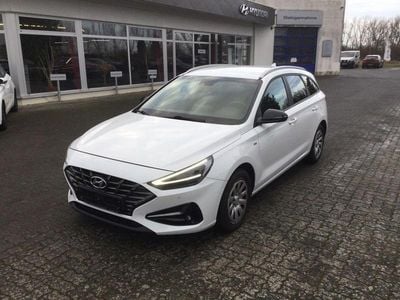 Weiß Gebraucht 2020 Hyundai i30 Intro Edition Kombi | 16.990 € (Fairer Preis)