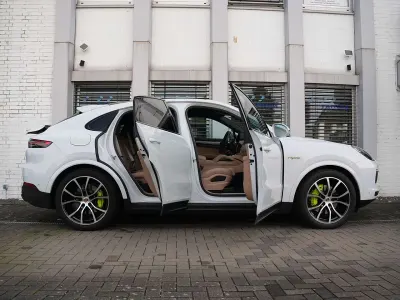 Second-hand Porsche Cayenne Platinum Edition 462 CP (339 kW) 2023 Alb SUV