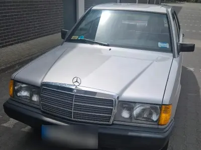 Gebraucht Mercedes 190 122 PS (89 kW) 1985 Silber Limousine