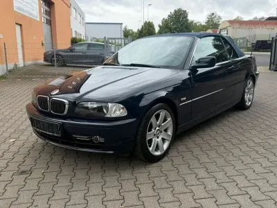 Gebraucht BMW 320 Sport Line 170 PS (125 kW) 2001 Blau Cabrio