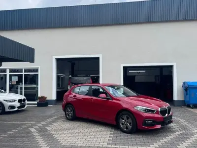 Gebraucht BMW 118 Advantage 136 PS (100 kW) 2021 Melbournerot Limousine