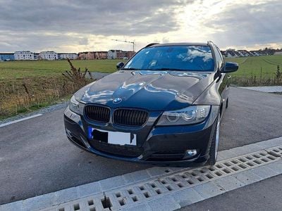 Gebraucht BMW 320 184 PS (135 kW) 2011 Schwarz Kombi