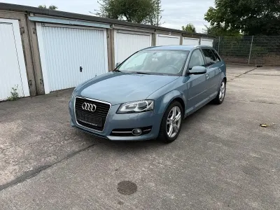 Gebraucht Audi A3 Sportback 125 PS (91 kW) 2011 Blau Kleinwagen