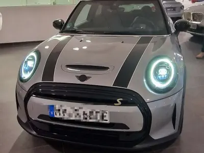 Gebraucht Mini Cooper SE Classic 135 kW (184 PS) 2023 Silber Kleinwagen