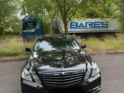 Gebraucht Mercedes E200 Avantgarde 184 PS (135 kW) 2010 Schwarz Limousine