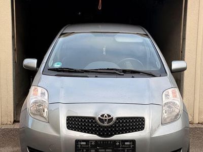 Grau Gebraucht 2006 Toyota Yaris Executive Kleinwagen | 3.599 € (Fairer Preis)