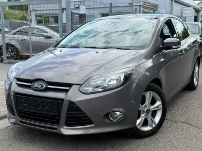 Gebraucht Ford Focus Champions Edition 125 PS (91 kW) 2012 Braun Limousine