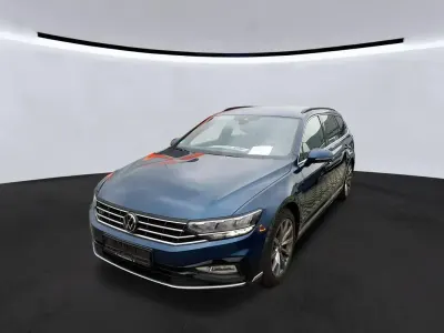Gebraucht VW Passat R-line 190 PS (139 kW) 2022 Aquamarinblau metallic Kombi