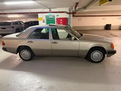 Gebraucht Mercedes E230 132 PS (97 kW) 1992 Andere farben Limousine