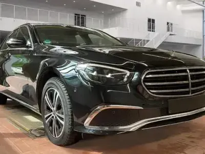 Gebraucht Mercedes E200 197 PS (144 kW) 2022 Schwarz Limousine