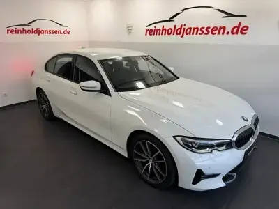 Gebraucht BMW 318 Shadowline 150 PS (110 kW) 2019 Weiß Limousine