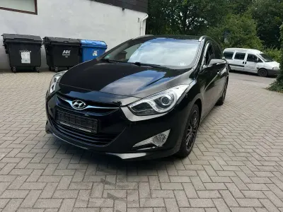 Gebraucht Hyundai i40 Edition 135 PS (99 kW) 2014 Phantom black / mic Kombi