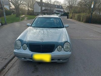 Gebraucht Mercedes E280 Avantgarde 204 PS (150 kW) 2001 Silber Kombi