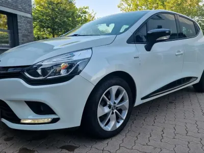 Gebraucht Renault Clio LIMITED 90 PS (66 kW) 2017 Weiß Kleinwagen