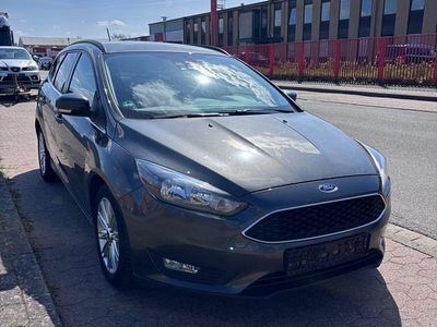 Używany Ford Focus Cool & Connect 120 KM (88 kW) 2018 Szary Sedan/Limuzyna