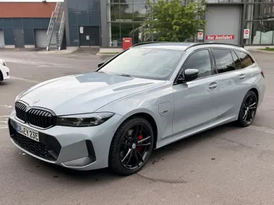 Gebraucht BMW 330e M Sport 292 PS (214 kW) 2022 Grau Kombi