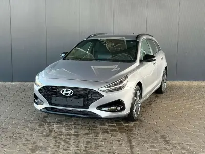 Neu Hyundai i30 Comfort 101 PS (74 kW) 2025 Shimmering silver Kombi