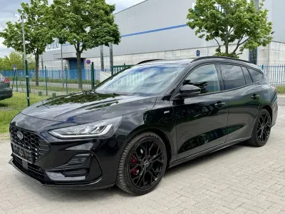 Gebraucht Ford Focus ST-Line 155 PS (114 kW) 2023 Obsidianschwarz metallic Kombi