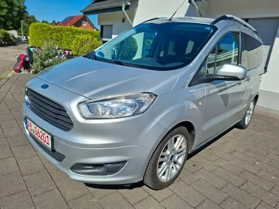 Gebraucht Ford Tourneo Courier Titanium 101 PS (74 kW) 2018 Silber Van / Kleinbus
