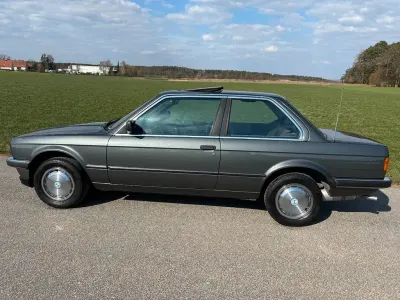 Gebraucht BMW 318 105 PS (77 kW) 1983 Grau Limousine