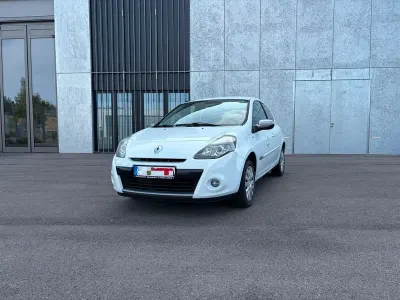 Gebraucht Renault Clio Night&Day 103 PS (75 kW) 2013 Weiß Kleinwagen
