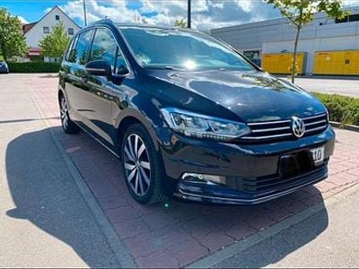 Schwarz Gebraucht 2016 VW Touran R Van / Kleinbus | 11.900 € (Fairer Preis)