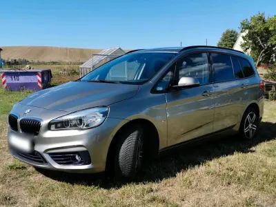 Gebraucht BMW 220 Gran Tourer Sport Line 192 PS (141 kW) 2016 Silber Van / Kleinbus