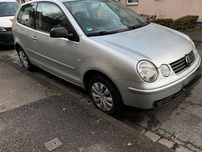Second-hand VW Polo 75 CP (55 kW) 2005 Argintiu Hatchback