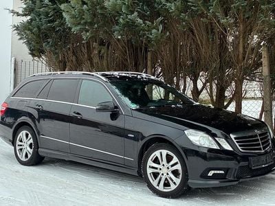 Schwarz Gebraucht 2011 Mercedes E350 AMG line Kombi | 8.890 € (Fairer Preis)