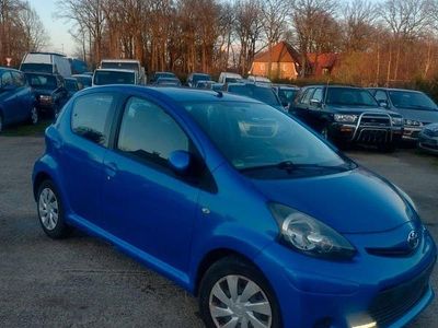 Gebraucht Toyota Aygo 68 PS (50 kW) 2014 Blau Kleinwagen