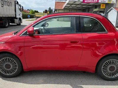 Gebraucht Fiat 500e Red 86 kW (118 PS) 2022 Rot Cabrio