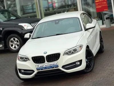Gebraucht BMW 220 Sport Line 205 PS (150 kW) 2015 Weiß Coupé