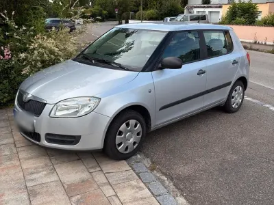 Gebraucht Skoda Fabia 80 PS (58 kW) 2010 Silber Kleinwagen