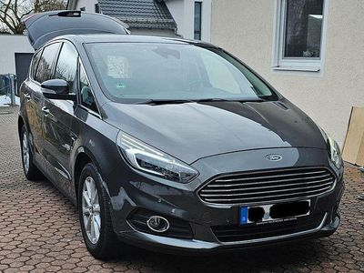 Gebraucht Ford S-MAX Titanium 150 PS (110 kW) 2018 Grau Van / Kleinbus