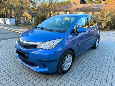 Gebraucht Toyota Verso-S 99 PS (72 kW) 2011 Blau Van / Kleinbus