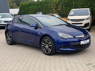 Usado Opel Astra GTC Basis 200 HP (147 kW) 2014 Azul
