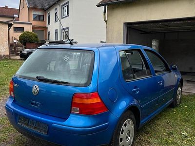 Blau Gebraucht 1999 VW Golf IV Kleinwagen | 2.500 € (Etwas zu teuer)